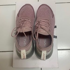 Nike Air Max 270, women size 6, plum chalk/summit white